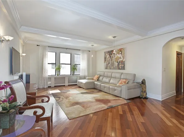 140 W 58th St, New York, NY 10019