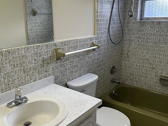 5th image of 4235 Hyacinth Circle N