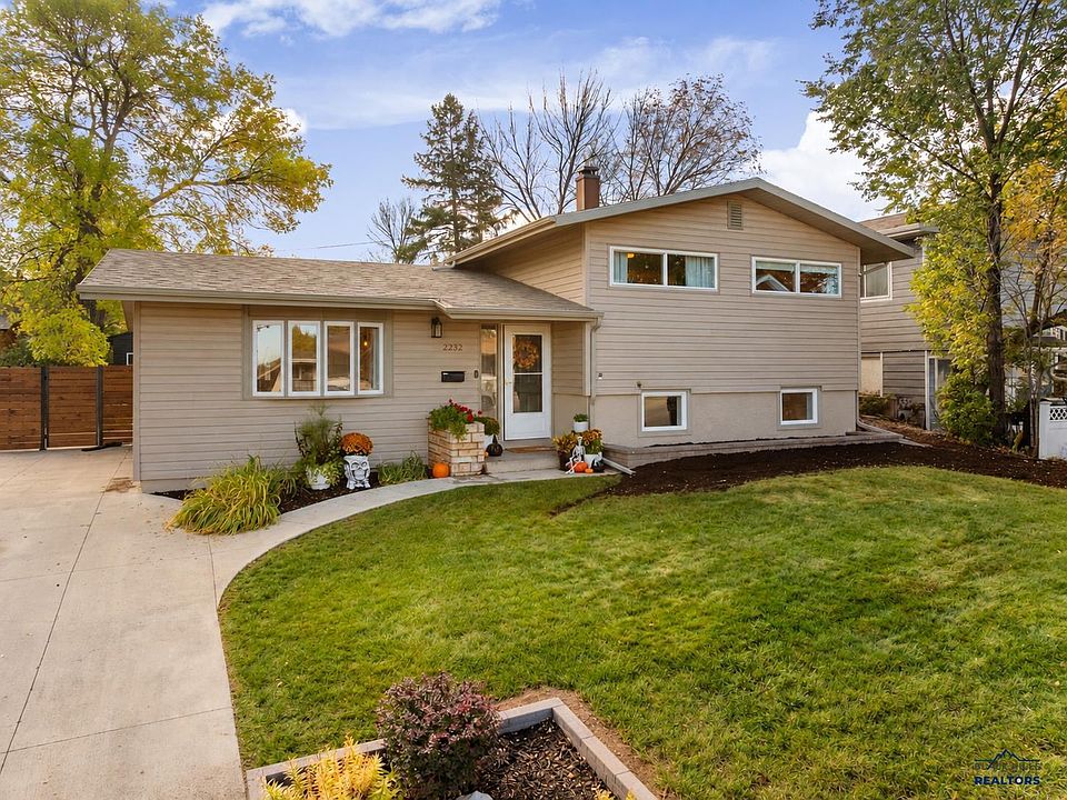 1st image of 2232 Arrowhead Dr