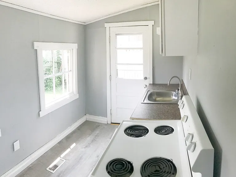 9964 Meadow Ave — Photo 5