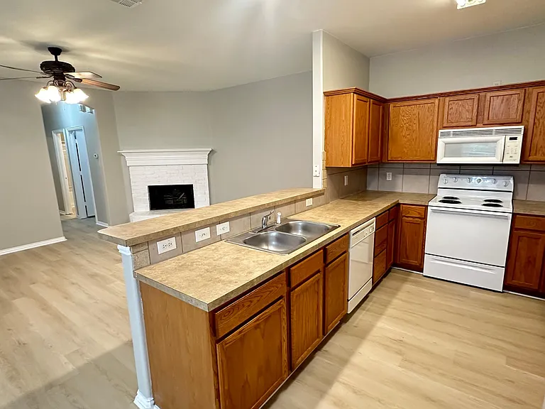 821 Hickory St — Photo 3