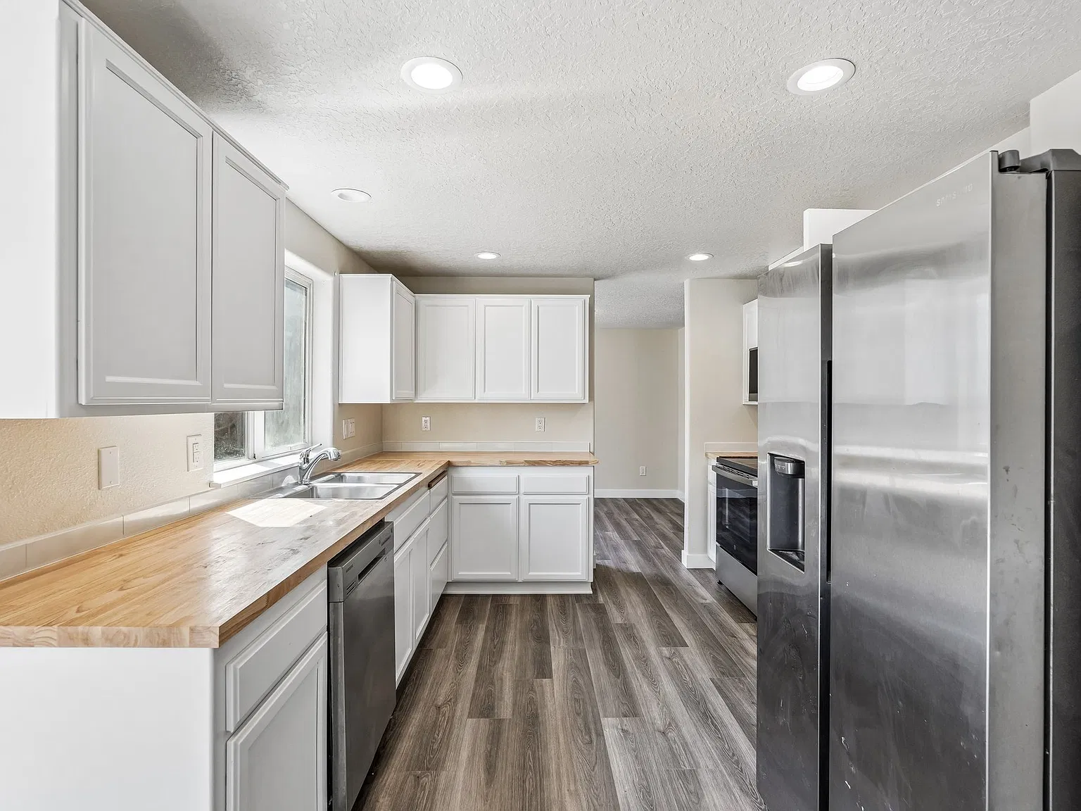 4 bed, 1854 sqft, $2,500 — Photo 3