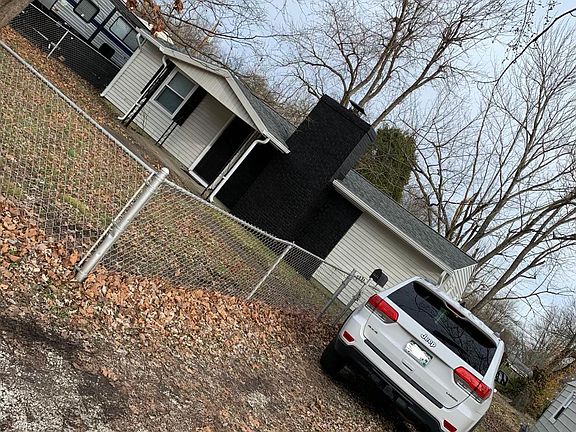 2nd image of 2524 S Saint James Blvd