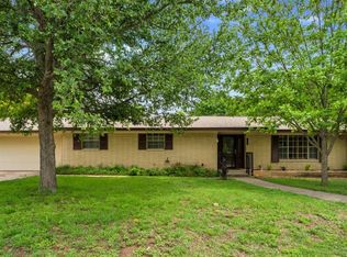 1011 N Vandeveer St, Burnet, TX 78611