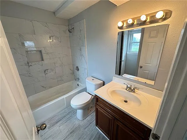 633 N Elm St #C — Photo 10