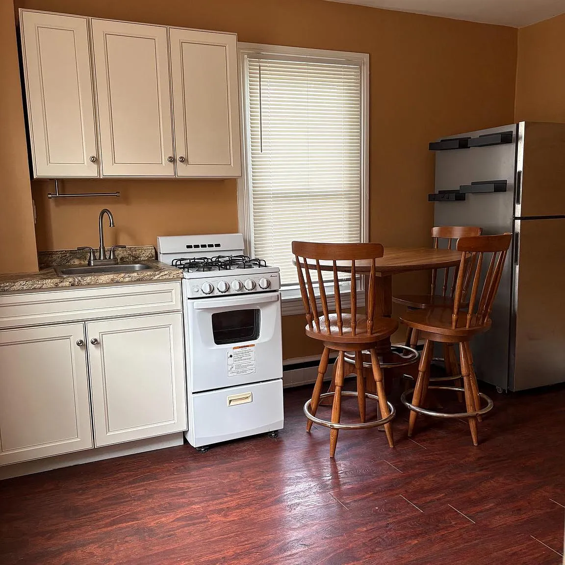 Studio, 1.0 bath, 1899 sqft, $1,400 — Photo 2