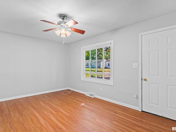 3rd image of 47 Lilac Ln