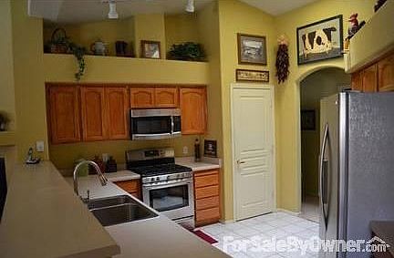 Beautiful Kitchen
						:
						Beautiful Kitchen with new stainless steel appliances