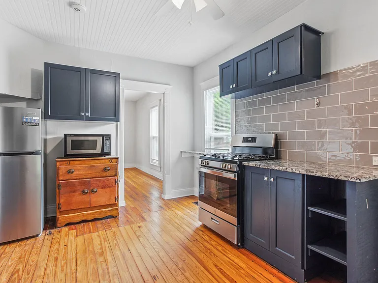 3213 Lexington Ave — Photo 9