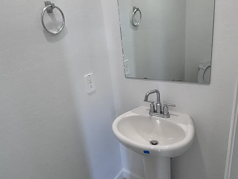 2055 W Sheridan Ave — Photo 17