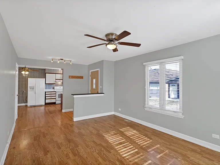 1348 Beverly Ln — Photo 6