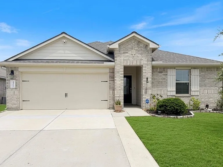 4311 Nervesa Dr — Photo 1
