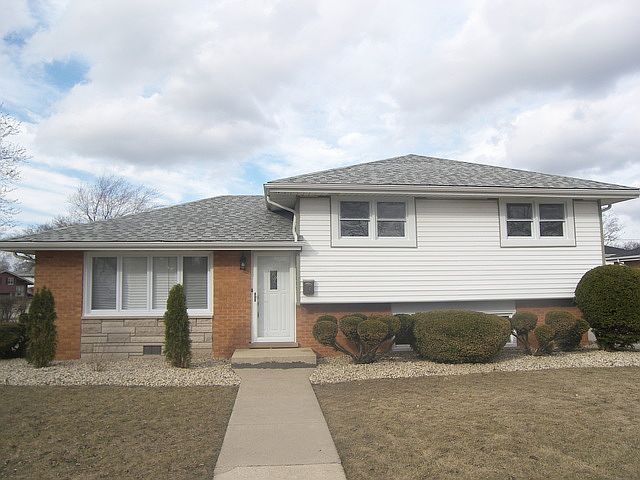 1st image of 54 E 161st Pl