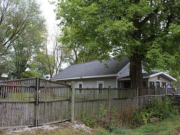 4th image of 614 Baden Ave