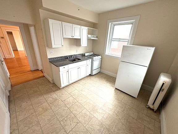 4th image of 219 Harvard Ave APT 4