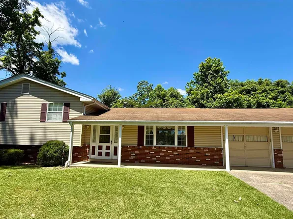 139 Golf Dr, Fairmont, WV 26554