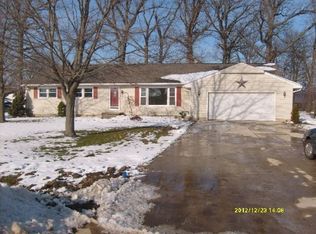 400 Woodlawn Dr, Wapakoneta, OH 45895
