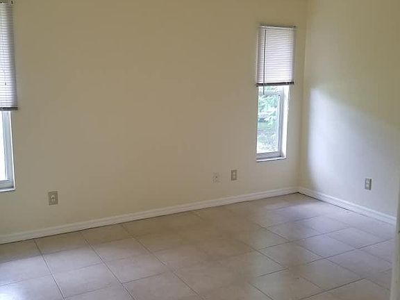 5th image of 726 SE 11th Ave