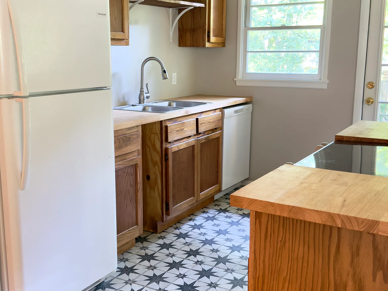 3 bed, 1098 sqft, $1,800 — Photo 4