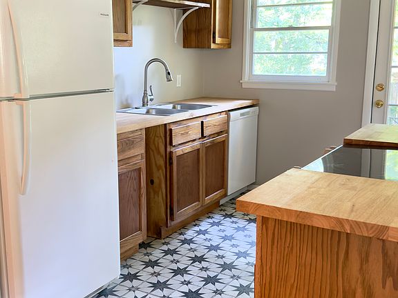 4th image of 120 Davis Pl