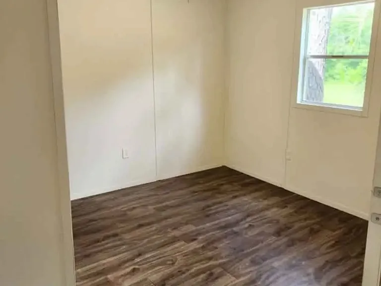 121 NW Magic Ct — Photo 4