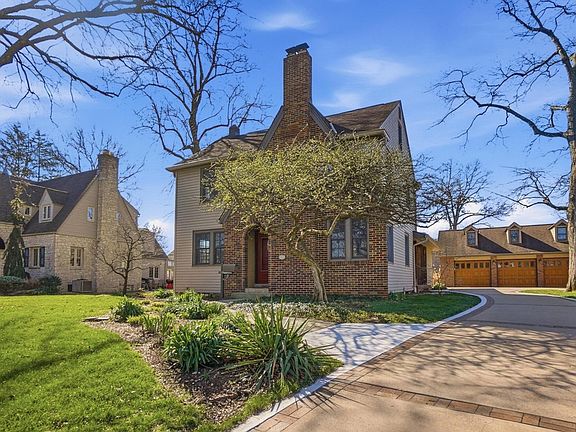 2nd image of 1627 Doone Rd