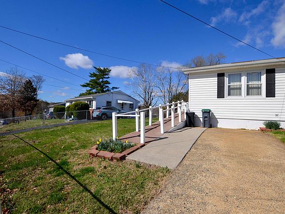 3rd image of 1646 Meridian St