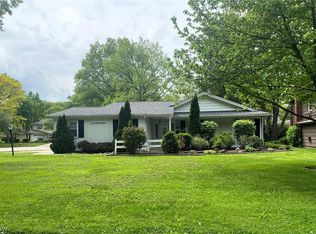 6116 Paisley Dr, North Olmsted, OH 44070
