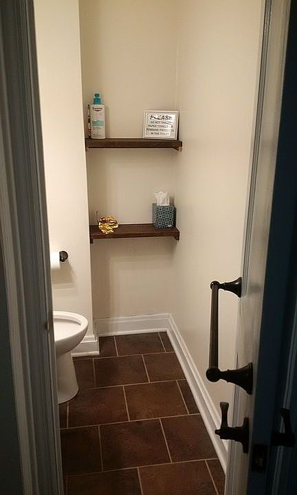 Main floor 1/2 bath