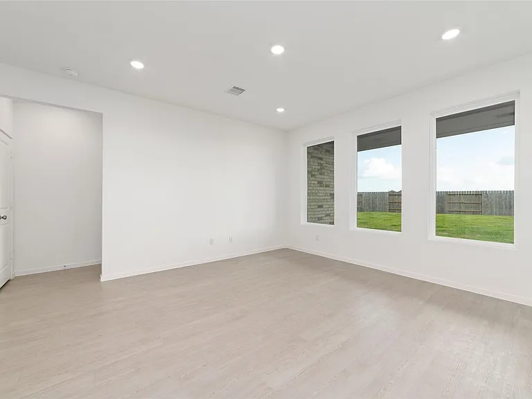 830 Heaven Dr — Photo 14