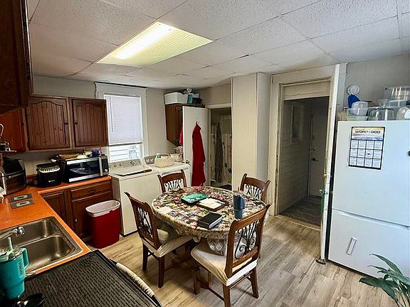 3rd image of 2235 3rd Ave