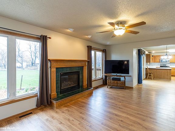 4th image of 5749 NW 92nd Ct