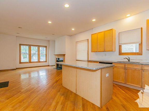 4th image of 2715 N Wayne Ave #2N