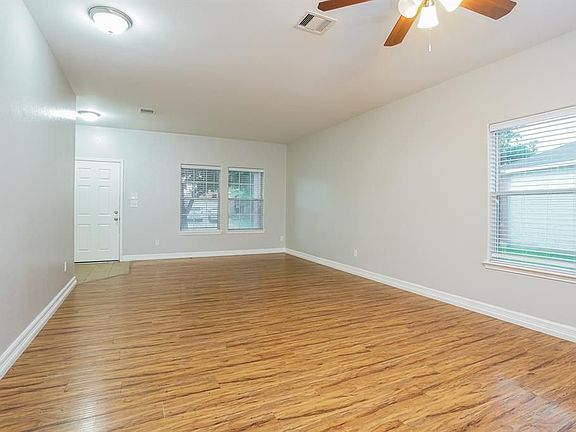 2nd image of 518 New Hope Ln