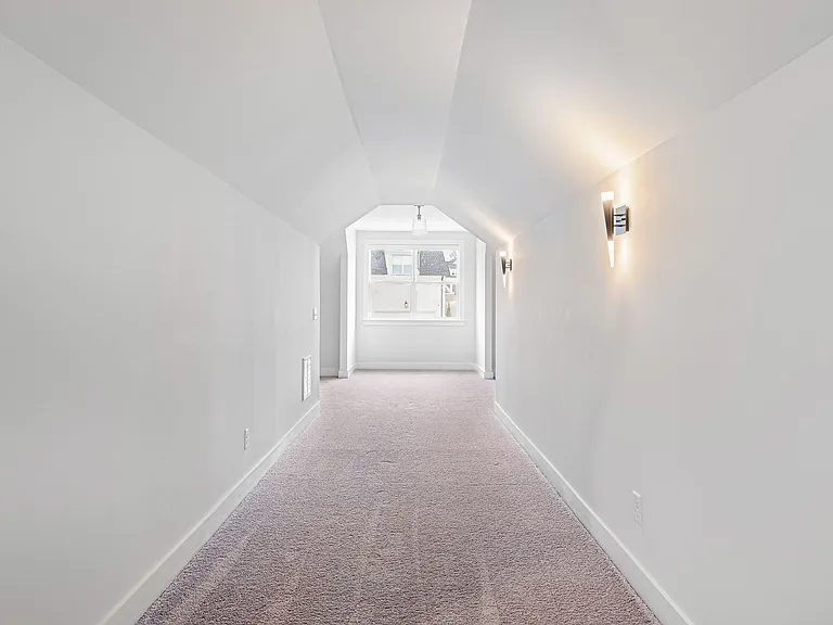 805 Regimental Dr — Photo 33