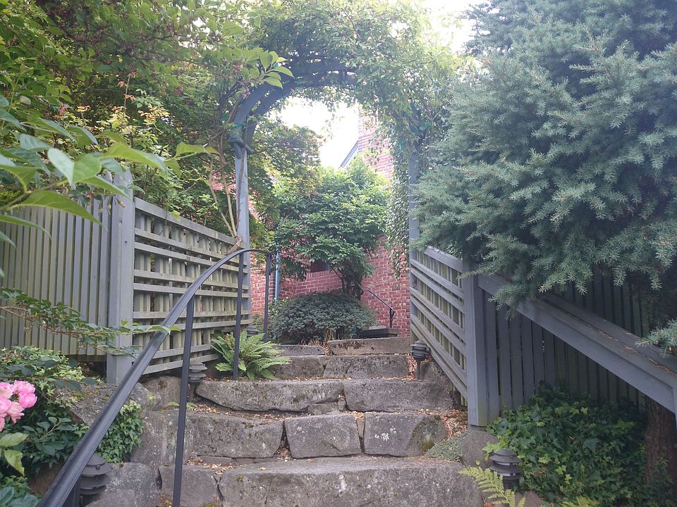 2nd image of 2301 46th Ave SW