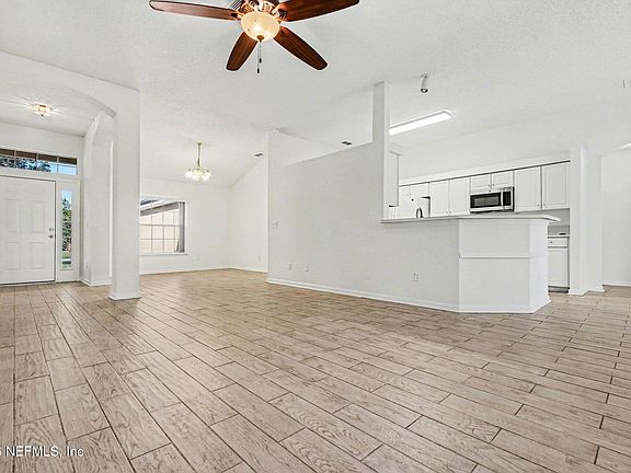 3rd image of 1821 HEARTPINE Drive