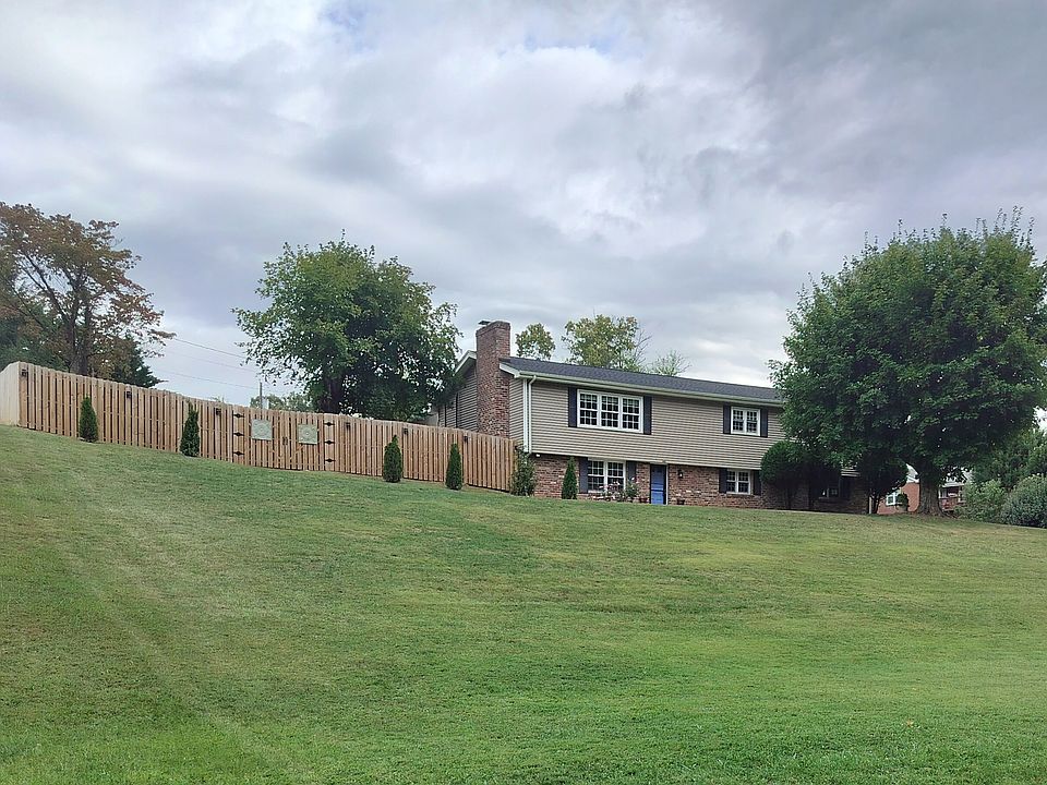 1st image of 126 Pinecrest Ln