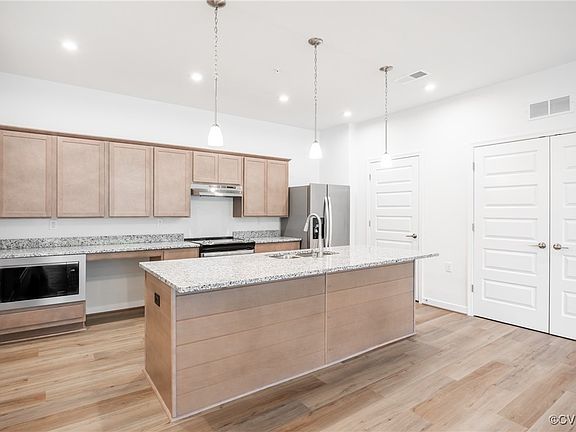 5th image of 5301 Twisting Vine Ln #103