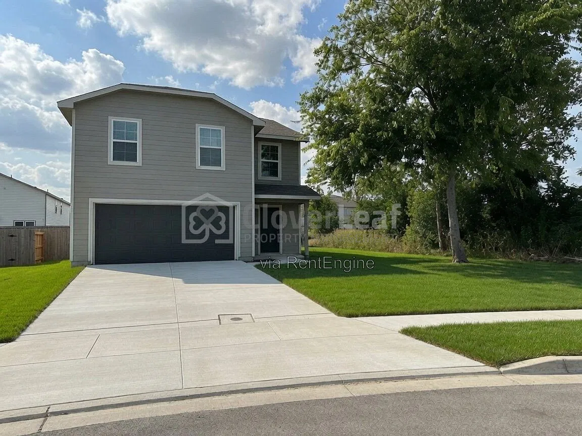 5 bed, 2.5 bath, 2408 sqft, $1,897 — Photo 2