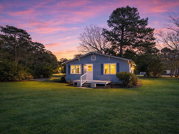 3rd image of 829 Shaws Pond Rd