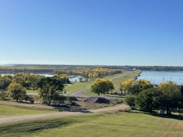 101 Marina Bluffs Ct Unit 6, Yankton, SD 57078