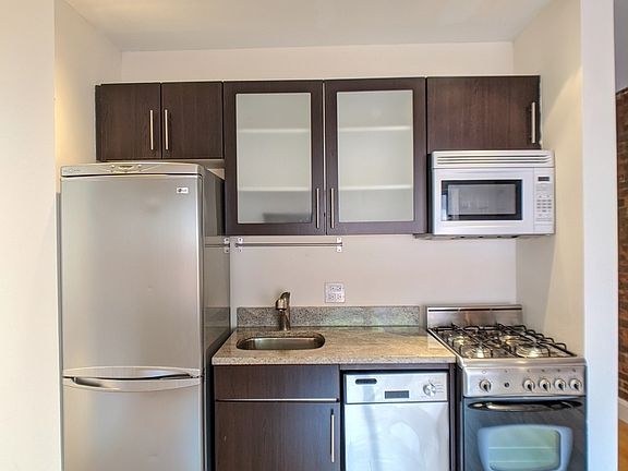 4th image of 636 E 11th St APT 3B