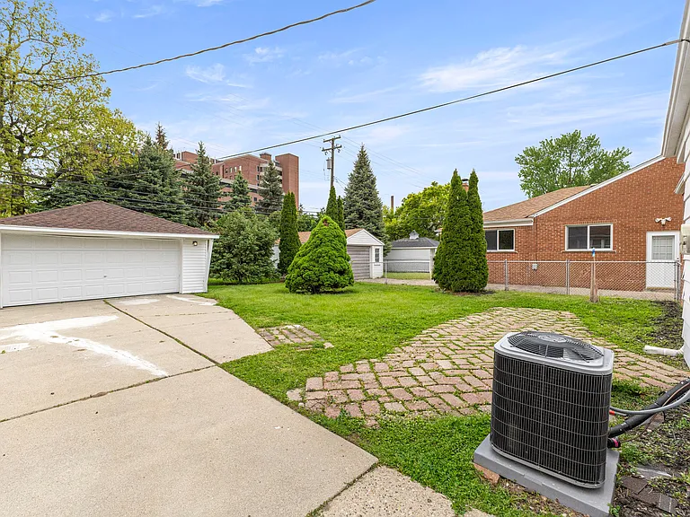 1405 Venice St — Photo 33