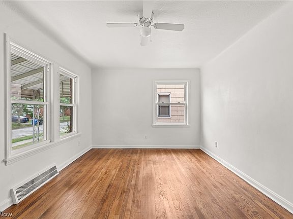 5th image of 13425 Gilmore Ave