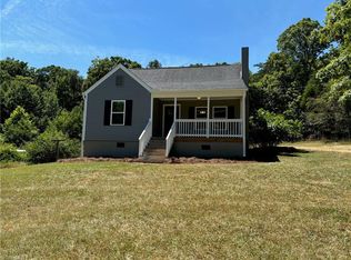 957 Loflin Pond Rd, Asheboro, NC 27203