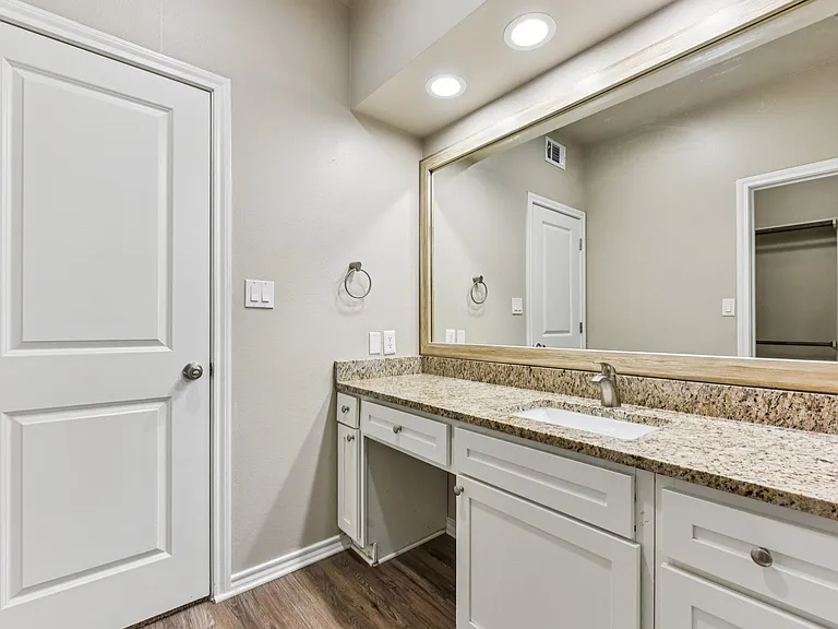 Waters Edge Apartment Homes — Photo 111