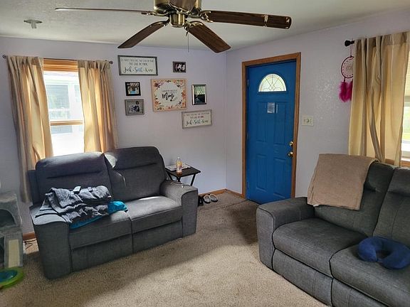 3rd image of 188 Rose Ave