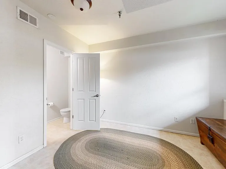 1221 E Prospect Rd — Photo 2