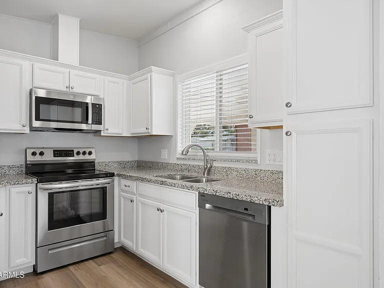 1864 E Augusta Ave — Photo 2